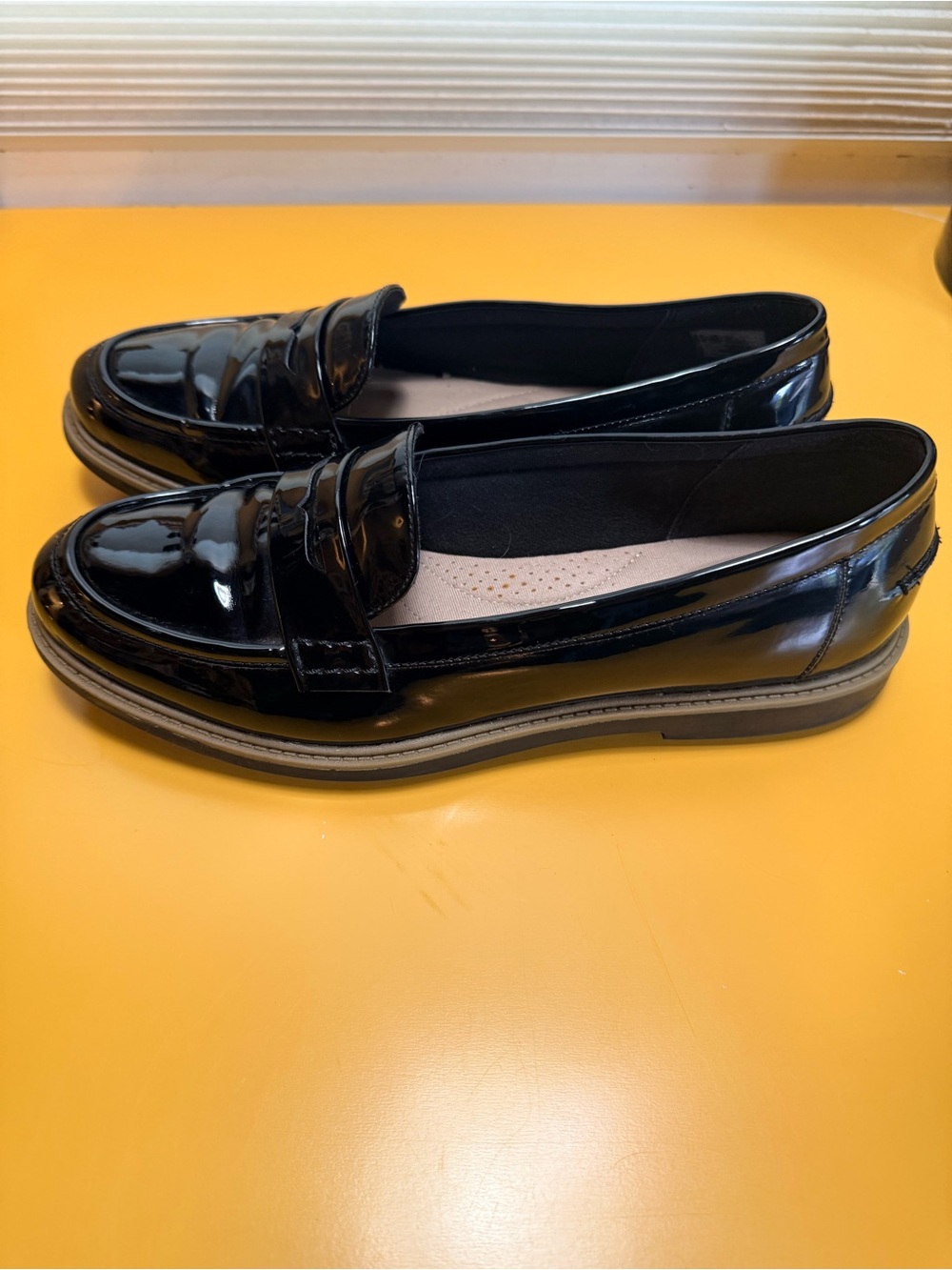 Clarks Patent Leather Penny Loafers - Glossy Black size 10 - Picture 2 of 7